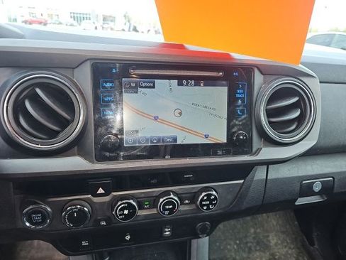 Used 2017 Toyota Tacoma TRD Sport w/ Tow Package (A/T) AWD/4WD image 13