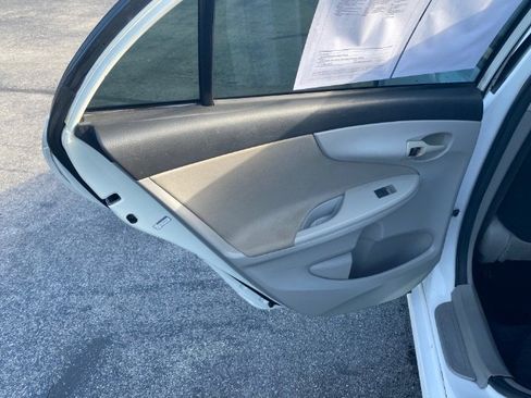 Used 2012 Toyota Corolla L FWD image 11