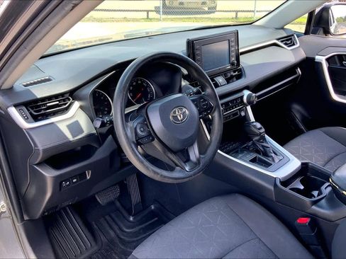 Used 2021 Toyota RAV4 XLE FWD image 17