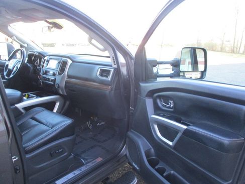 Used 2016 Nissan Titan SL AWD/4WD image 27