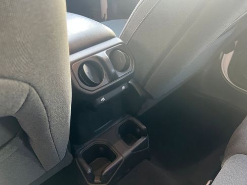 Used 2025 Jeep Wrangler Sport S image 23
