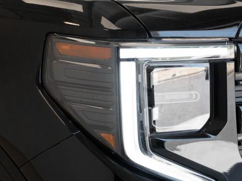 Used 2022 GMC Sierra 1500 Elevation RWD image 9