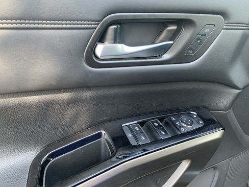 Used 2022 Nissan Pathfinder Platinum w/ Cargo Package FWD image 15