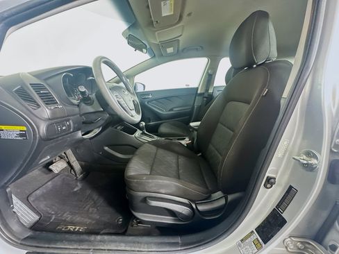 Used 2016 Kia Forte LX FWD image 13