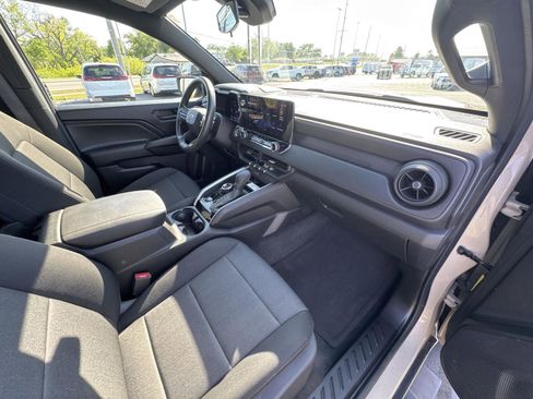 Used 2023 Chevrolet Colorado Trail Boss w/ Technology Package AWD/4WD image 17