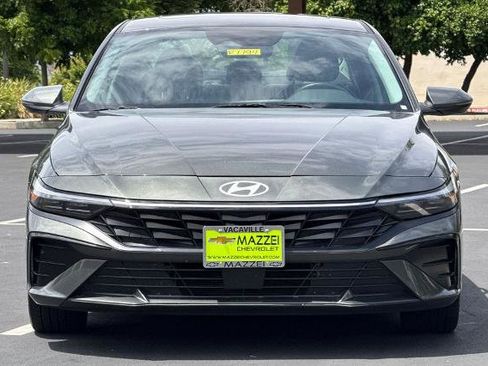 Used 2025 Hyundai Elantra Limited FWD image 7