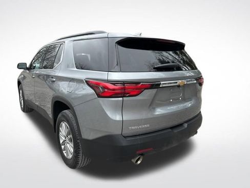 Used 2023 Chevrolet Traverse LT image 3