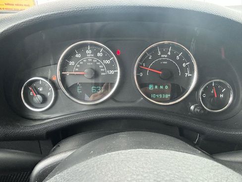 Used 2018 Jeep Wrangler Unlimited Sahara w/ Dual Top Group AWD/4WD image 21