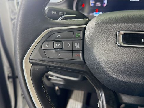 Used 2024 Jeep Grand Cherokee Laredo X image 14