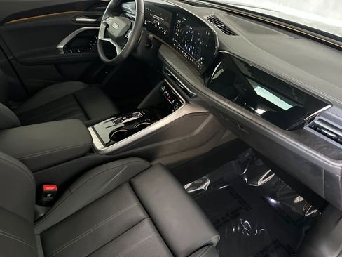 Used 2025 Audi Q5 Premium w/ Premium Plus AWD/4WD image 16