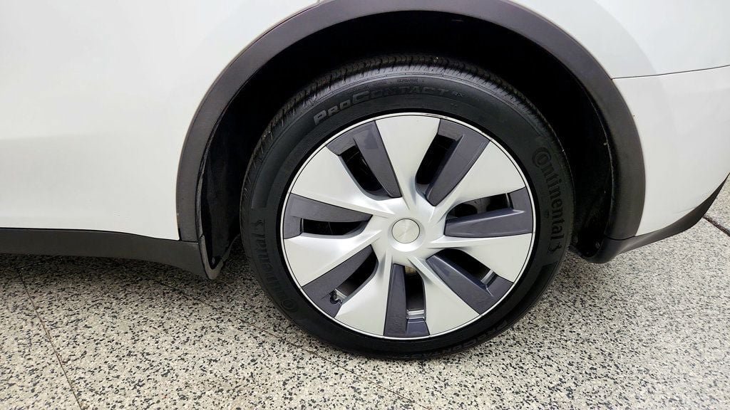 Used 2023 Tesla Model Y Long Range AWD/4WD image 9