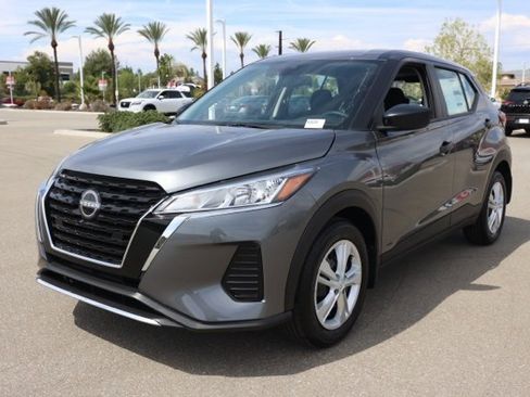 New 2025 Nissan Kicks Play S image 8