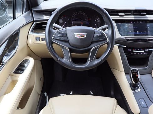 Used 2018 Cadillac XT5 FWD image 23