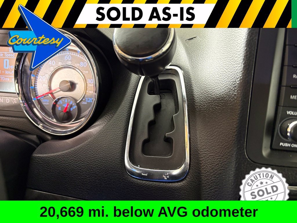 Used 2014 Chrysler Town & Country Touring FWD image 20