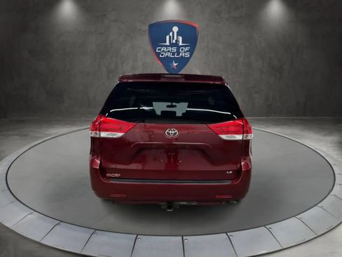 Used 2014 Toyota Sienna LE FWD image 4