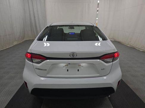 Used 2024 Toyota Corolla LE w/ LE Convenience Package FWD image 5