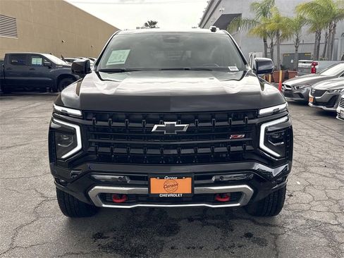 Used 2025 Chevrolet Suburban Z71 image 8