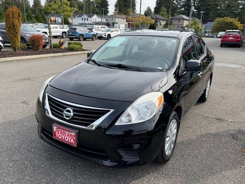 Used 2014 Nissan Versa SV FWD image 4