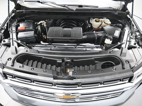 Used 2021 Chevrolet Suburban LT RWD image 8
