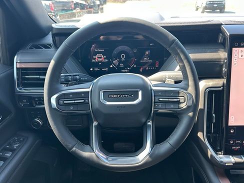 Used 2025 GMC Yukon XL Denali w/ Sun & Power Step Package image 4