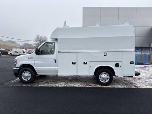 New 2026 Ford E-350 and Econoline 350 Super Duty image 6
