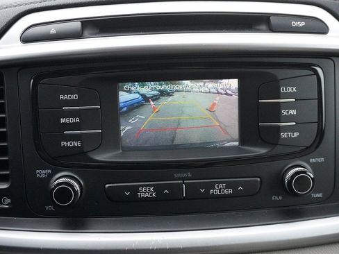 Used 2017 Kia Sorento LX image 44