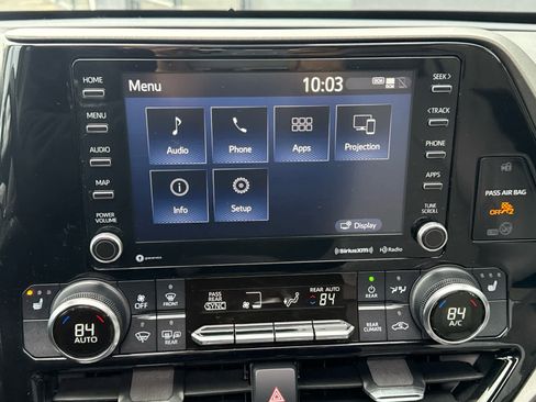 Used 2022 Toyota Highlander XLE image 14