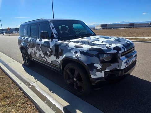 Used 2023 Land Rover Defender 130 X-Dynamic SE image 7