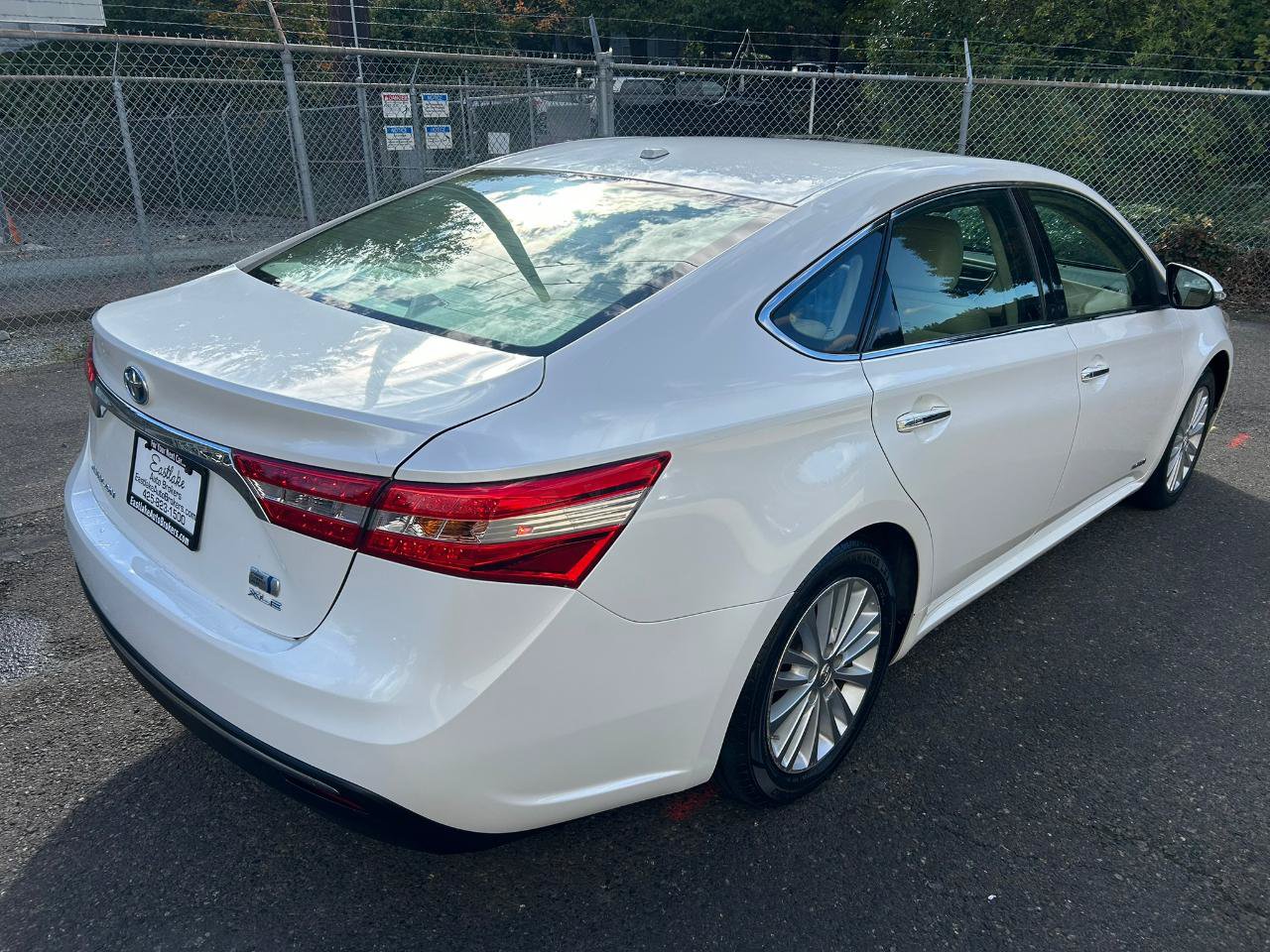 Used 2014 Toyota Avalon XLE Touring FWD image 5