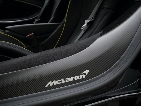 Used 2023 McLaren Artura RWD image 19
