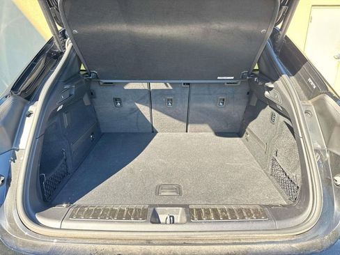 Used 2025 Porsche Macan Electric image 13