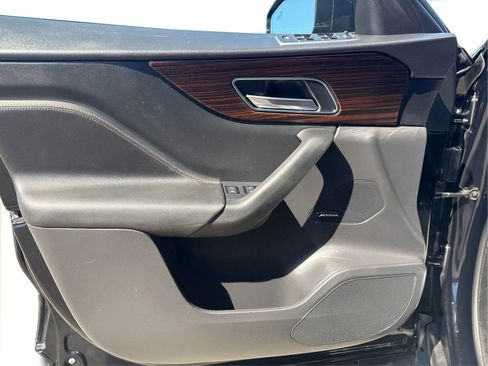 Used 2019 Jaguar F-PACE Prestige image 25