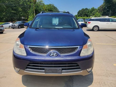 Used 2010 Hyundai Veracruz Limited w/ Navigation Pkg 3 FWD image 2