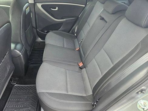 Used 2017 Hyundai Elantra GT image 17