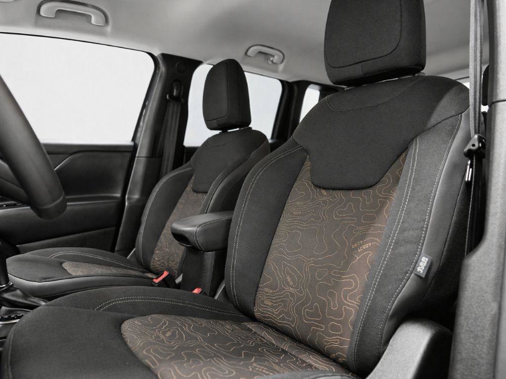 Used 2023 Jeep Renegade Latitude AWD/4WD image 9