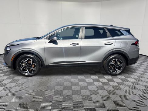 Used 2023 Kia Sportage LX AWD/4WD image 2