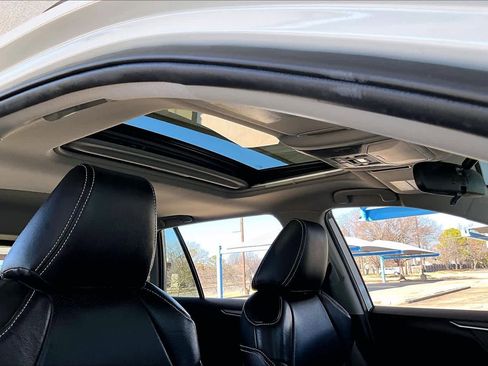 Used 2020 Toyota RAV4 XLE image 13