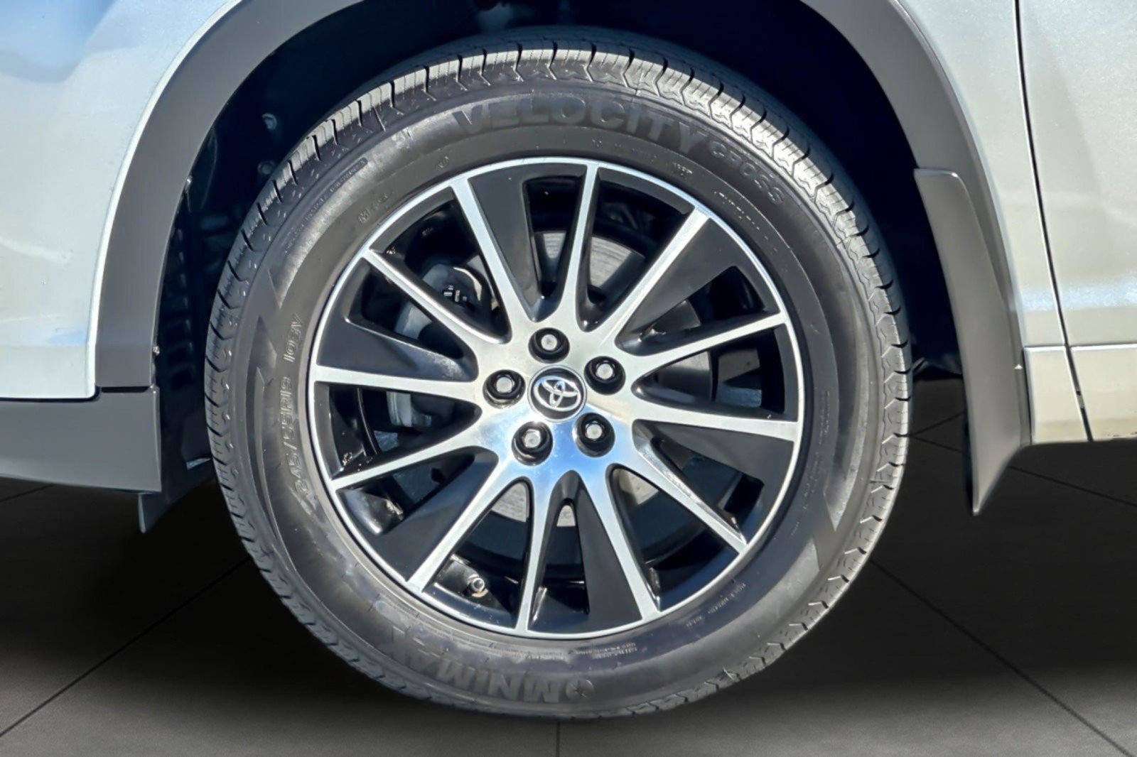 Certified 2018 Toyota Highlander SE w/ Protection Package #1 FWD image 27