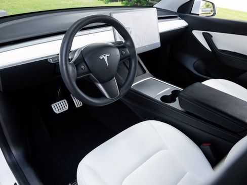 Used 2021 Tesla Model Y Performance AWD/4WD image 3