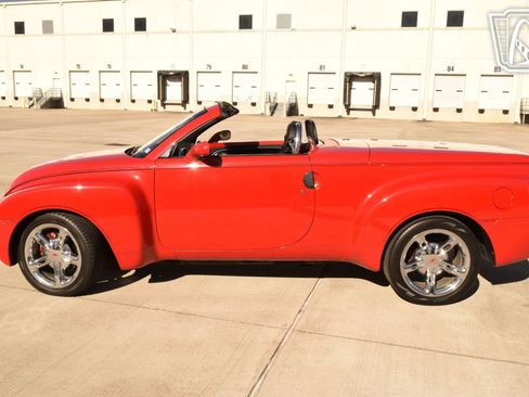 Used 2005 Chevrolet SSR w/ Preferred Equipment Group image 6
