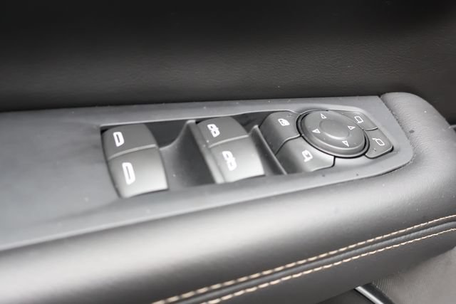 Used 2025 GMC Yukon Elevation AWD/4WD image 16