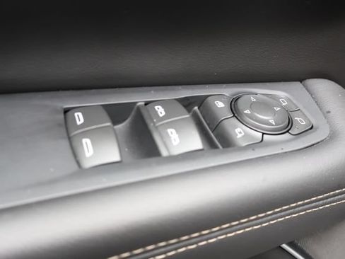 Used 2025 GMC Yukon Elevation AWD/4WD image 16