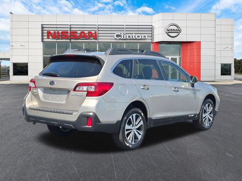 Used 2018 Subaru Outback 2.5i Limited AWD/4WD image 3