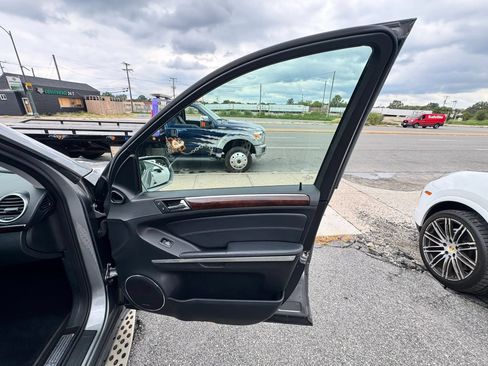Used 2010 Mercedes-Benz GL 450 4MATIC image 21