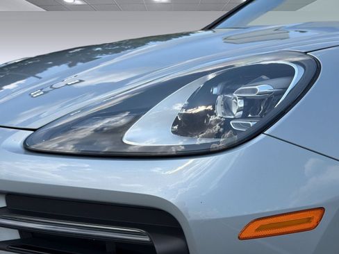 Used 2021 Porsche Cayenne AWD/4WD image 12