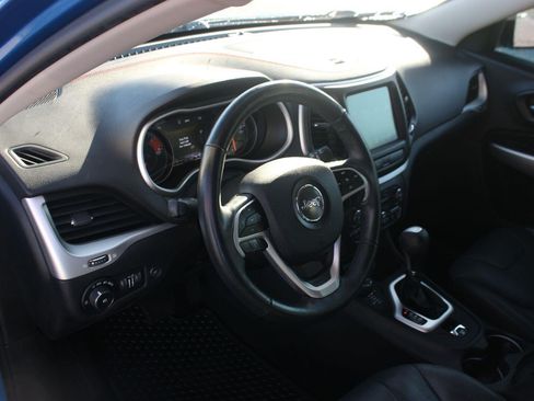 Used 2018 Jeep Cherokee Trailhawk w/ Quick Order Package 27L AWD/4WD image 17