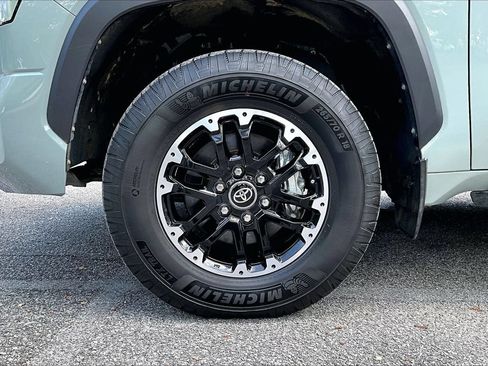 Used 2025 Toyota Tundra SR5 w/ TRD Off-Road Package AWD/4WD image 33