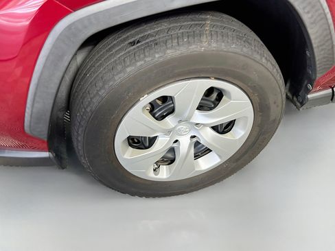 Used 2021 Toyota RAV4 LE FWD image 14