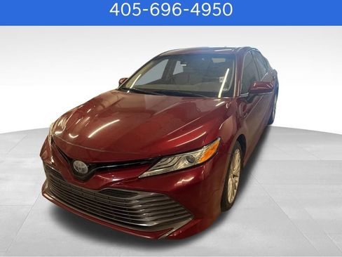 Used 2020 Toyota Camry XLE image 1