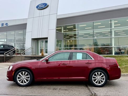 Used 2017 Chrysler 300 Limited w/ Value Package image 2
